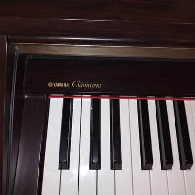 Yamaha CLP-130 Around 2006 - Walnut image 2