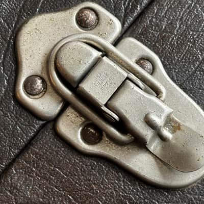 1980s The Gibson Guitar Company USA Rectangular Vintage Hard Case Brown & Red Interior rare image 3