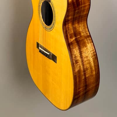 Martin Custom Shop 14-Fret 00 'Deep Body' Adirondack & Koa image 10