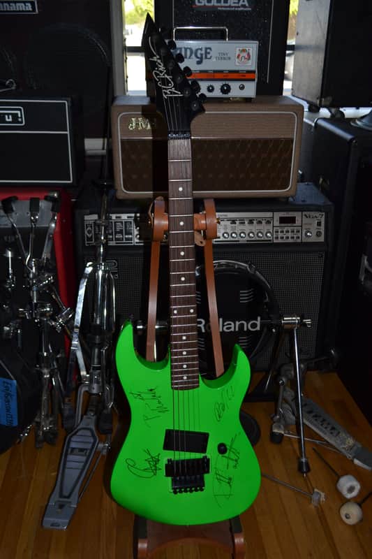BC Rich Gunslinger 1989-92 Green(owned and signed by the band! image 1