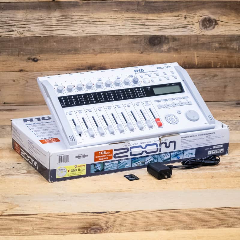 Zoom R16 (R-16) Digital Multitrack Recorder Multi-Track Multitracker U284092 image 1