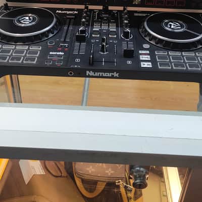Numark MixTrack Pro FX DJ Controller 2020 - Present - Black image 2