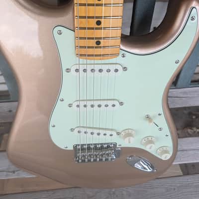 Fender American Professional Classic Stratocaster - Faded Firemist Gold image 4
