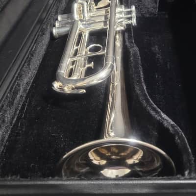 Vintage King Sliver Flair 1055T Professional Trumpet, Mouthpiece and Original Hard Case 1970-1975 - Silver plated image 13