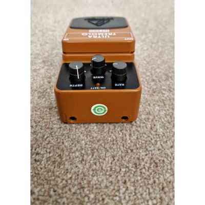 Behringer Ultra Tremolo UT300 pedal - Excellent image 4