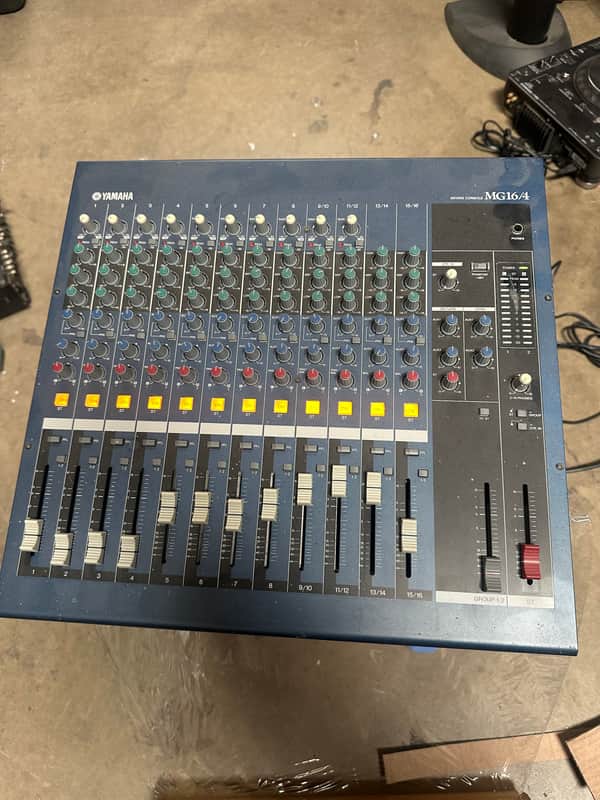 Yamaha MG16/4 console mixer image 1