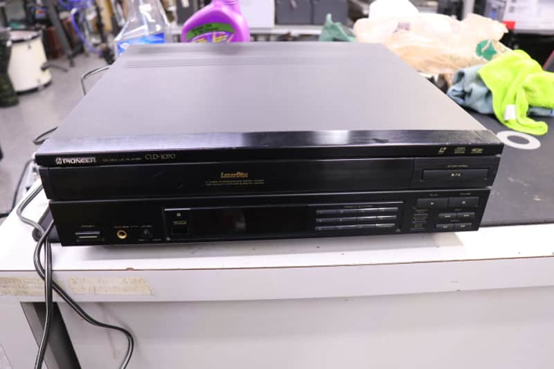 Pioneer CLD-1070 LaserDisc Player 1989 - Black image 1