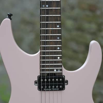 Jackson American Series Virtuoso™, Streaked Ebony Fingerboard - Satin Shell Pink image 4