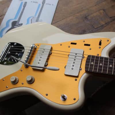 SQUIER "J.Mascis Jazzmaster with Laurel Fretboard Olympic White" 3, 80 KG image 5