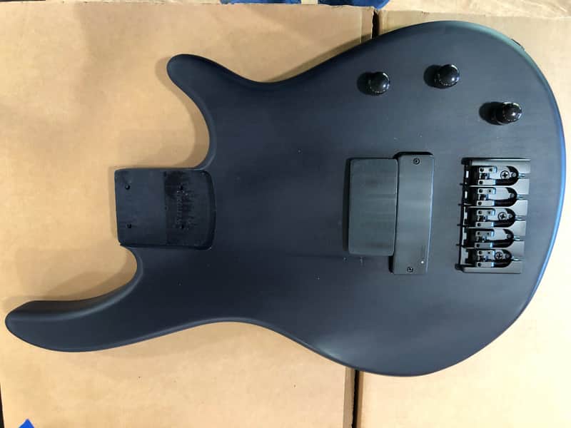 Loaded Warmoth 5 string G5 bass body imagen 1