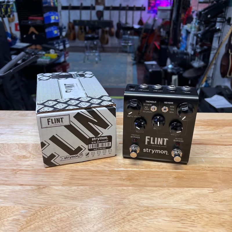 Strymon Flint Reverb and Tremolo V1 2020 - 2021 - Black with Black