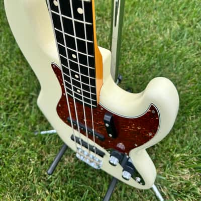 Fender Custom Shop 1961 Jazz Bass Closet Classic Custom Shop 2012 - Artic White Nitro (Relic Checking) image 2