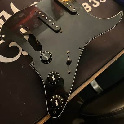 Fender Stratocaster SSS Pickguard W/Electronics & Two Alnico 5 Single Coils - Black image 3