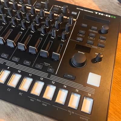 Roland TR-8S AIRA Rhythm Performer with Sample Playback 2018 - Present - Black image 2