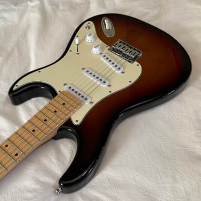Carvin Bolt SSS Hard Tail - Custom Shop Strat Killer - Made in USA - Vintage Sunburst - 16" Fretboard - Free Pro Setup image 6