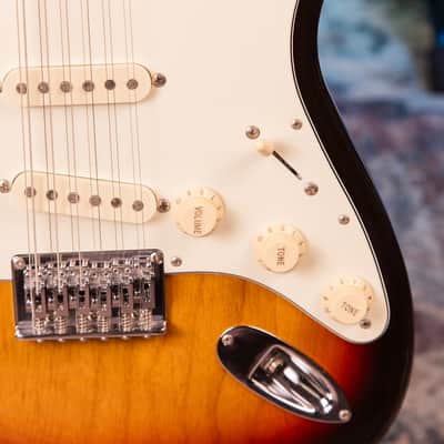 Fender FSR Traditional Stratocaster XII 2008 - 3-Color Sunburst image 7