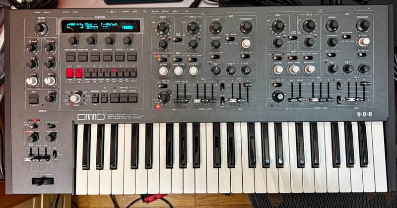 UDO DMNO 8-voice Polyphonic Hybrid Keyboard Synthesizer - Black image 1