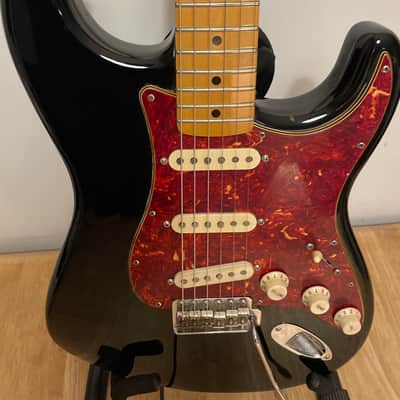 Fender Jimi Hendrix Artist Series Signature Stratocaster 2016 - 2018 - Black image 2