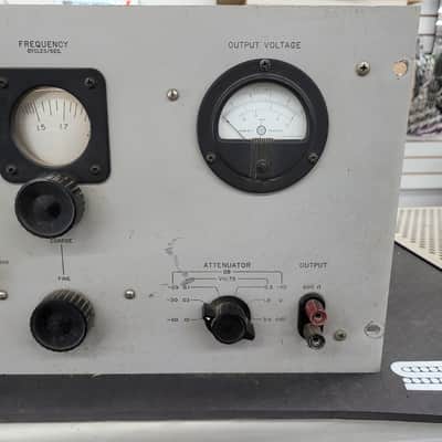 Hewlett Packard Model 650A Test Oscillator - Gray image 5