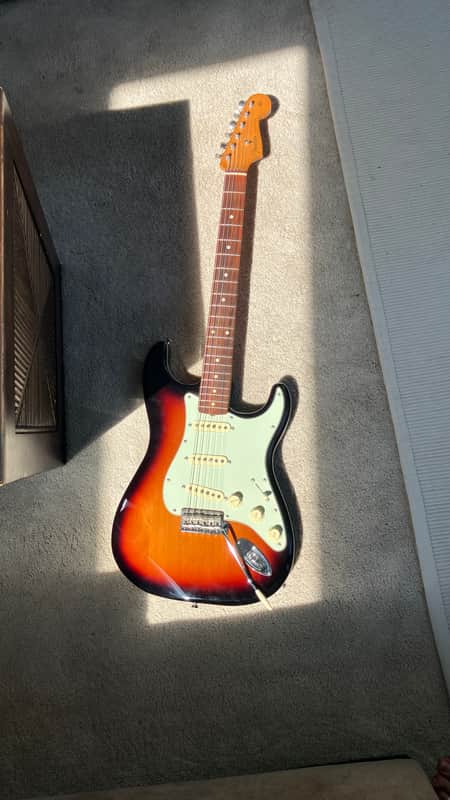 Fender Vintera '60s Stratocaster with Pau Ferro Fretboard 2019 - Present - 3-Color Sunburst image 1