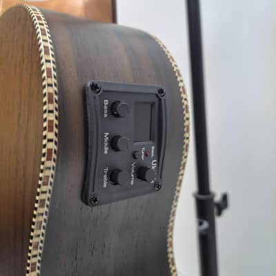 Caramel CB500 4-String Electric Ukulele (China) - Natural image 8