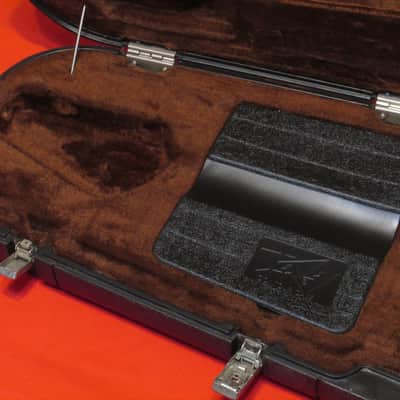 Vintage 1980s Peavey USA Contour Case For T-60 T-25 T-26 T-27 Guitars - Deluxe Interior - (PC/01) image 3