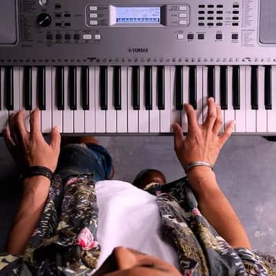 Yamaha YPT370 image 4