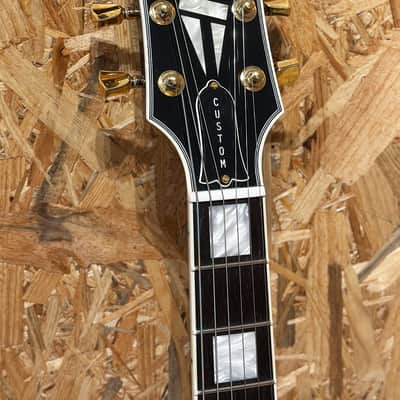 Pre Owned Gibson 2013 Captain Kirk Douglas Signature SG Custom - Vintage Cherry Inc. Case image 2