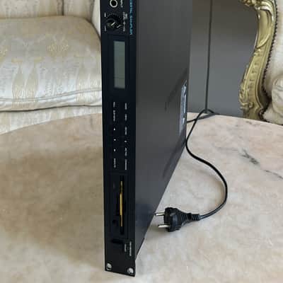 Roland S-330 Digital Sampler