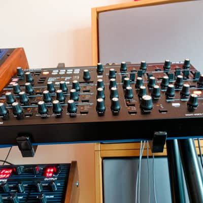 Novation Peak, 8-Voice Polysynth, Wooden Cheeks and Stand, Boxed image 2