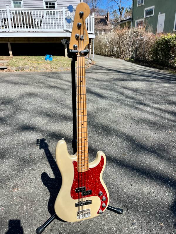 Fender Deluxe Active Precision Bass Special w/ Maple Fretboard 2007 - Blizzard Pearl, includes MONO case image 1
