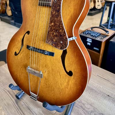 Godin 5TH AVENUE ARCHTOP COGNAC BURST SG | Reverb