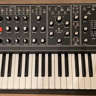 Moog Matriarch Dark (Mint)