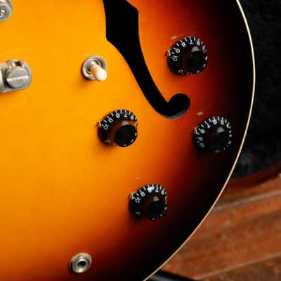 Gibson ES-335 Semi-Hollow Electric Guitar Vintage Sunburst 2014 Pre-Owned image 6