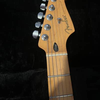 Fender Standard Stratocaster with Maple Fretboard 2009 - 2017 - red image 3