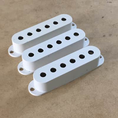 3 DiMarzio Made in USA STRAT Pickup Covers Aged Relic Off White Parchment image 5