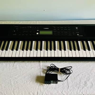 Yamaha PSR-EW320 76-Key Portable Keyboard 2024 - Present - Black