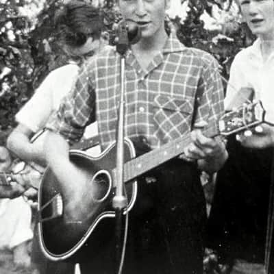 Gallotone Champion 1959 Sunburst John Lennons First Guitar image 2