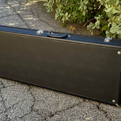 VINTAGE LATE 60'S / EARLY 70'S GIBSON SG STYLE HARD CASE IN VERY GOOD CONDITION image 9