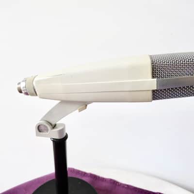 Sennheiser MD 421-N Cardioid Dynamic Microphone with script logo image 4