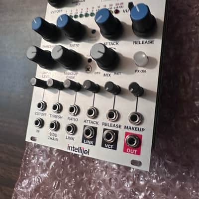 MINT Intellijel Jellysquasher Analog Compressor / Tone Shaper / Filter Eurorack SVF image 7