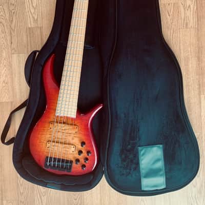 F Bass BN6 (12/09) - Auburn Burst image 1