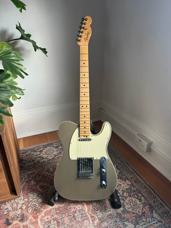Fender American Elite Telecaster with Maple Fretboard Champagne
