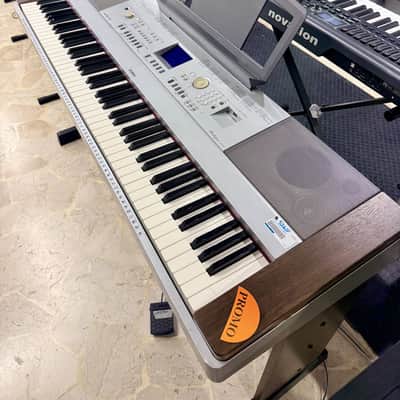 Yamaha DGX-640