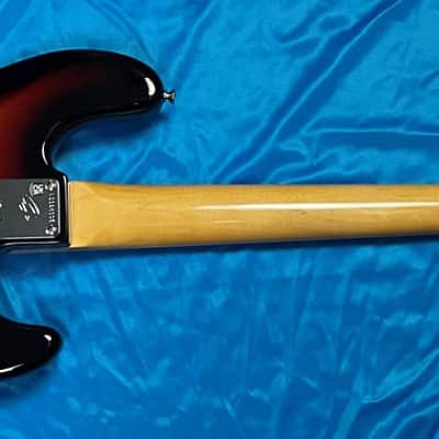 Fender AM. Vintage II '66 Jazz LEFTY, 3 Tone Sunburst w/ Rosewood image 6