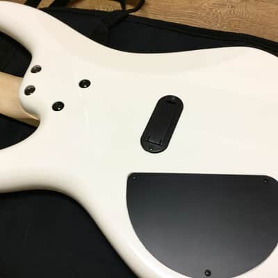 Ibanez SDGR SoundGear 5 String Bass White image 7