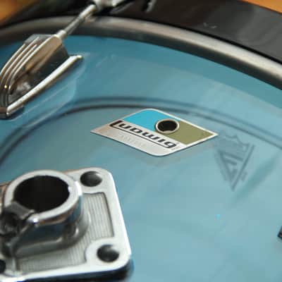 Ludwig Vistalite 70s Bass drum 24x14 blue acrylic image 5
