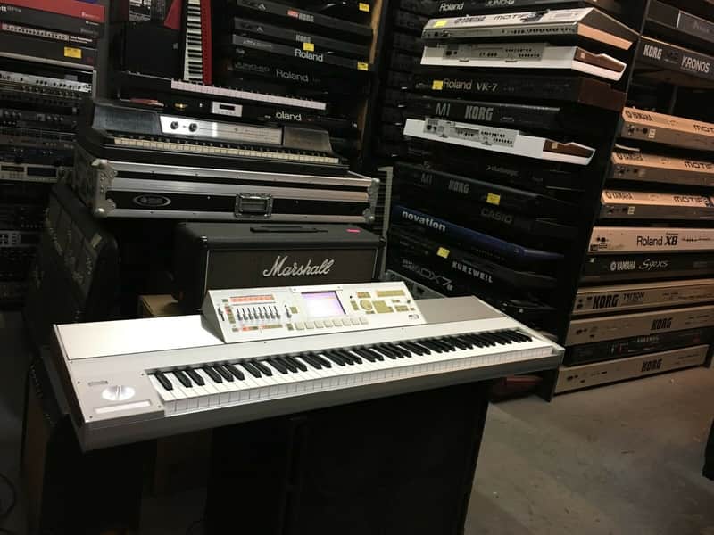 Korg M3 88 Weighted keys keyboard , Touch Screen LCD ,Clean //ARMENS// image 1