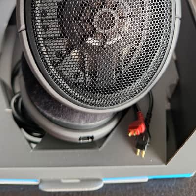 Sennheiser HD 600 Professional Headphones NEW!! (Open box) image 7