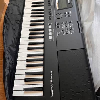 Yamaha PSR-EW425 76-Key Portable Keyboard 2021 - Present - Black image 3